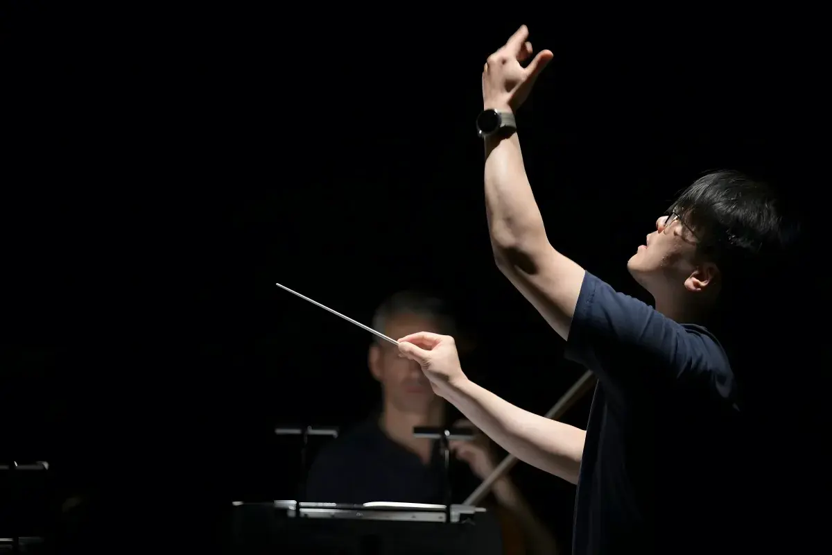 Takeshi Moriuchi dirigiert