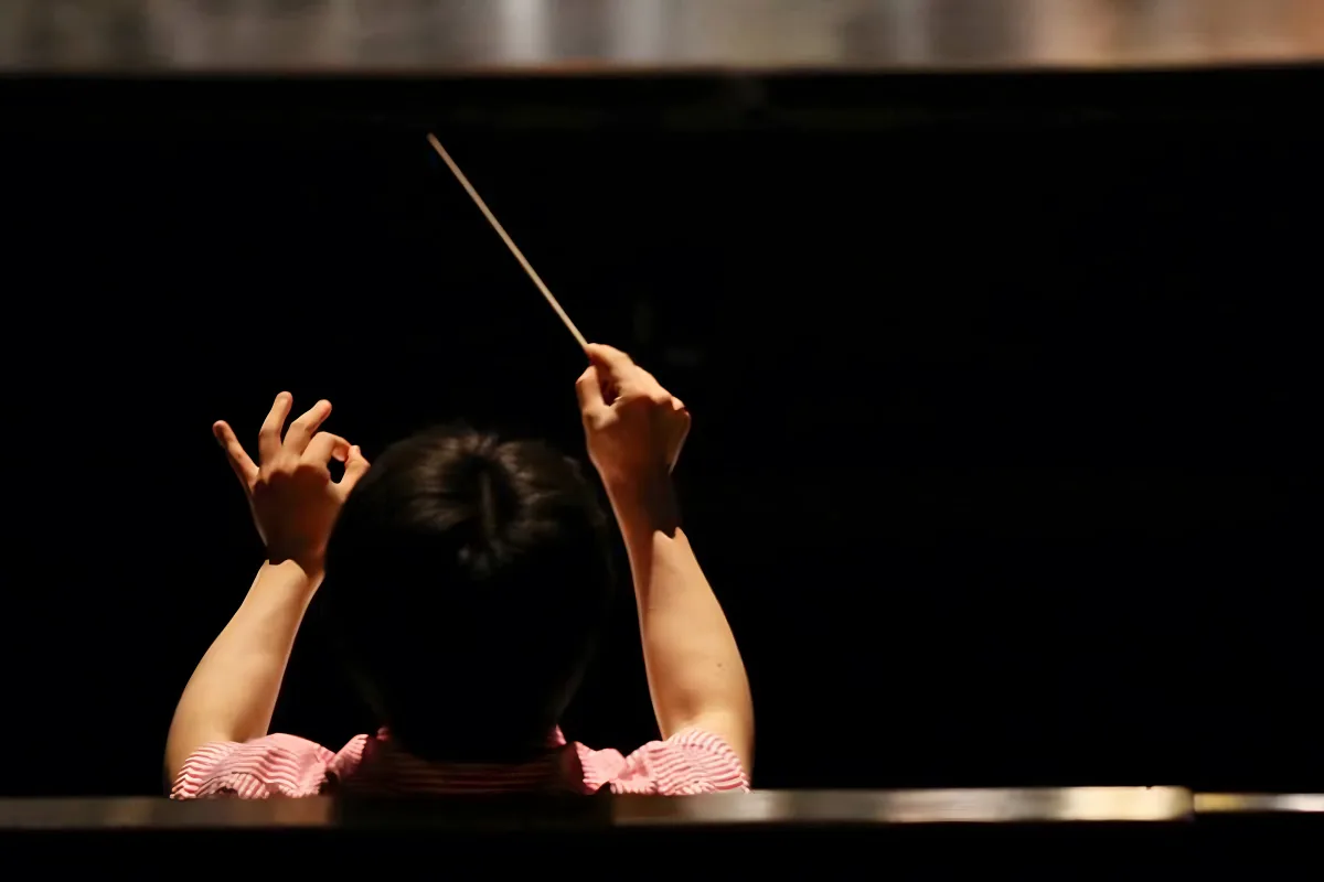 Takeshi Moriuchi am Dirigentenpult